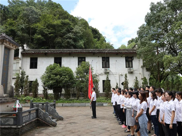 城投集團(tuán)開(kāi)展“重溫紅色記憶 牢記初心使命” 主題教育活動(dòng)