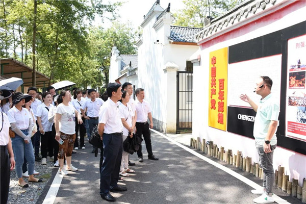 城投集團(tuán)黨員青年赴港口村紅色基地開展黨史教育實踐活動