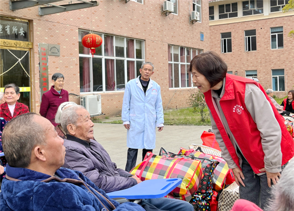 市城投集團開展平安景德鎮(zhèn)志愿者學(xué)雷鋒活動